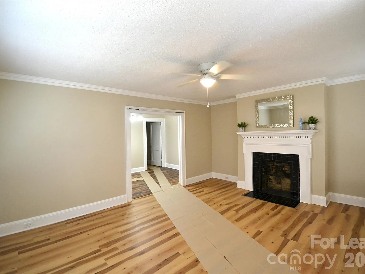 2 bed, 1.0 bath, 1400 sqft, $1,300 — Photo 2