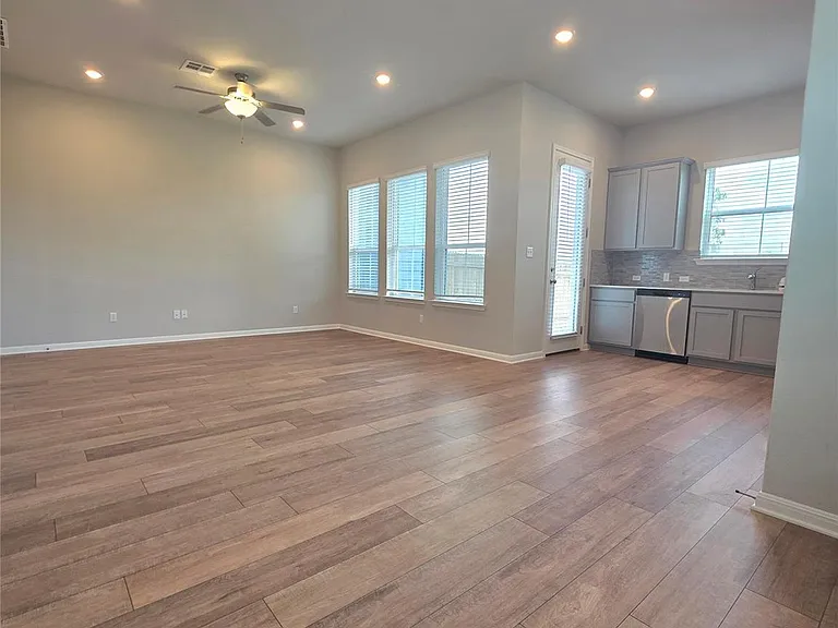 1020 Vista View Dr #302 — Photo 4