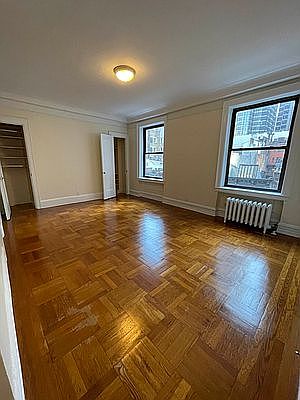 2nd image of 55 W 55th St #8AA