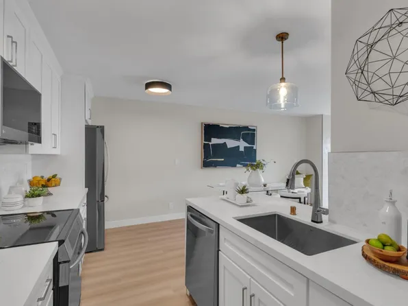 965 Shorepoint Ct APT 206, Alameda, CA 94501