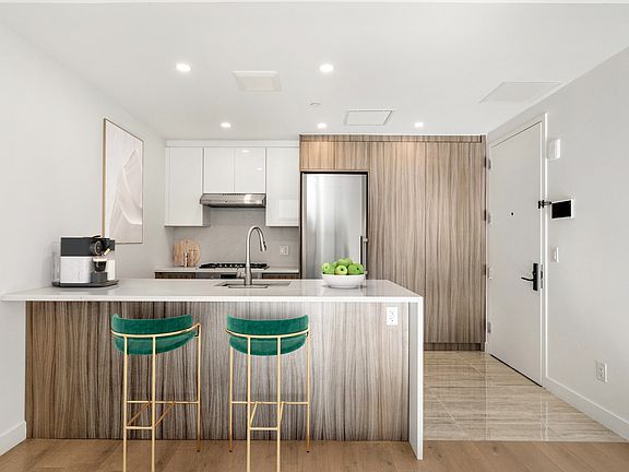 3rd image of 249 E 50th St #6C