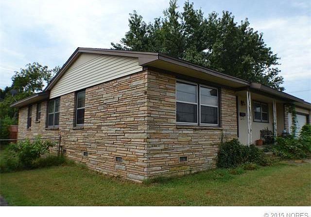 2nd image of 2432 W 45th Pl