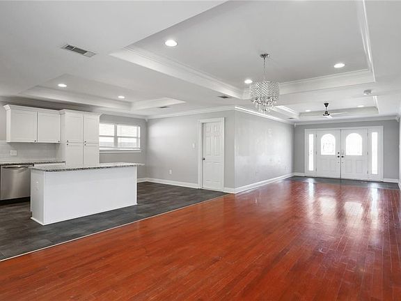 4th image of 2408 Creely Dr
