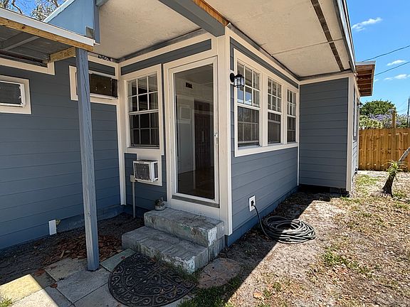 3rd image of 2107 Phillippi St #2