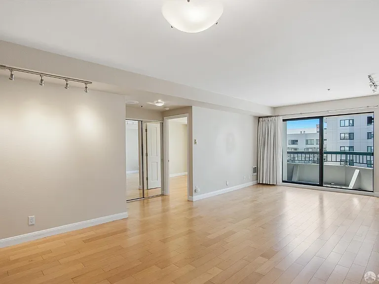 601 Van Ness Ave #406 — Photo 9