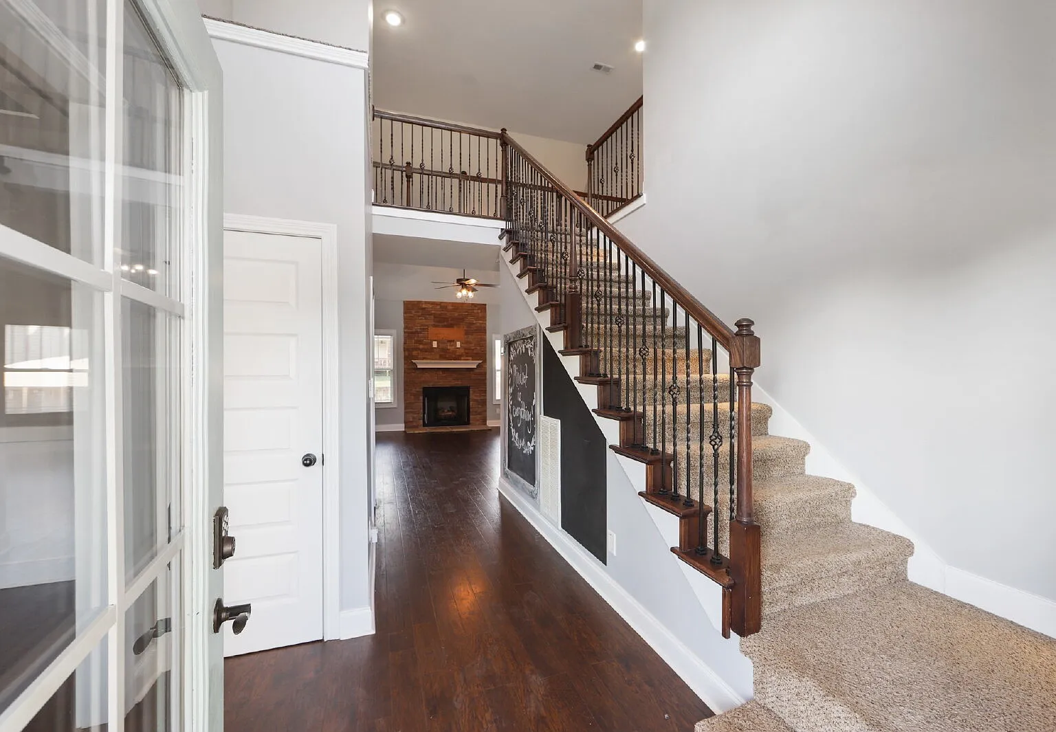 3 bed, 2.5 bath, 2131 sqft, $2,300 — Photo 3