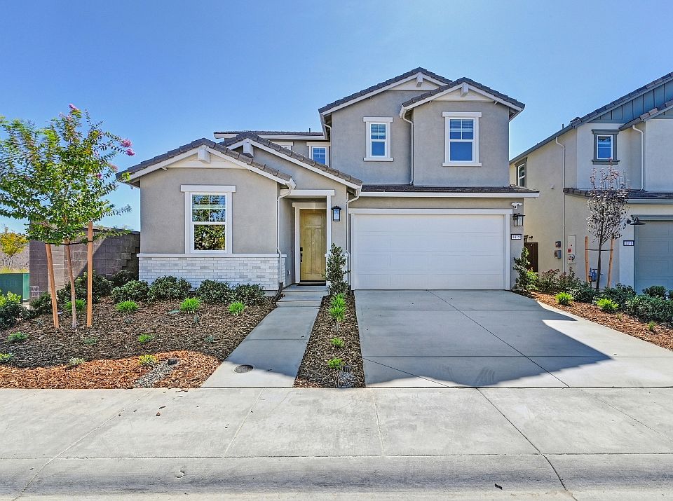 Eastwood Plan 4 Model Exterior