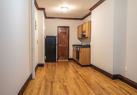 3rd image of 46 E 1st St #2AA
