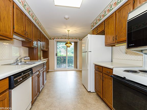 3rd image of 501 Lake Hinsdale Dr APT 106