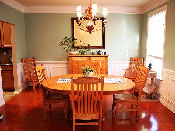 Wainscoting & crown molding