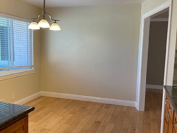 5th image of 2048 Louise Ln