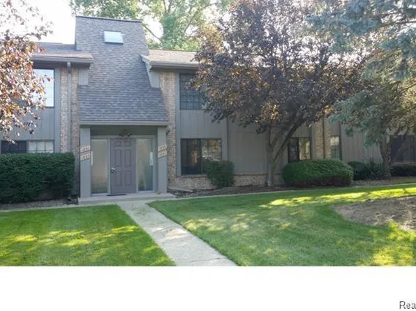 1855 Meadow Dale Ct #1, Rochester Hills, MI 48309