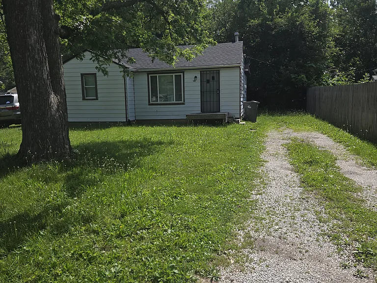 1165 S Drexel Ave — Photo 1