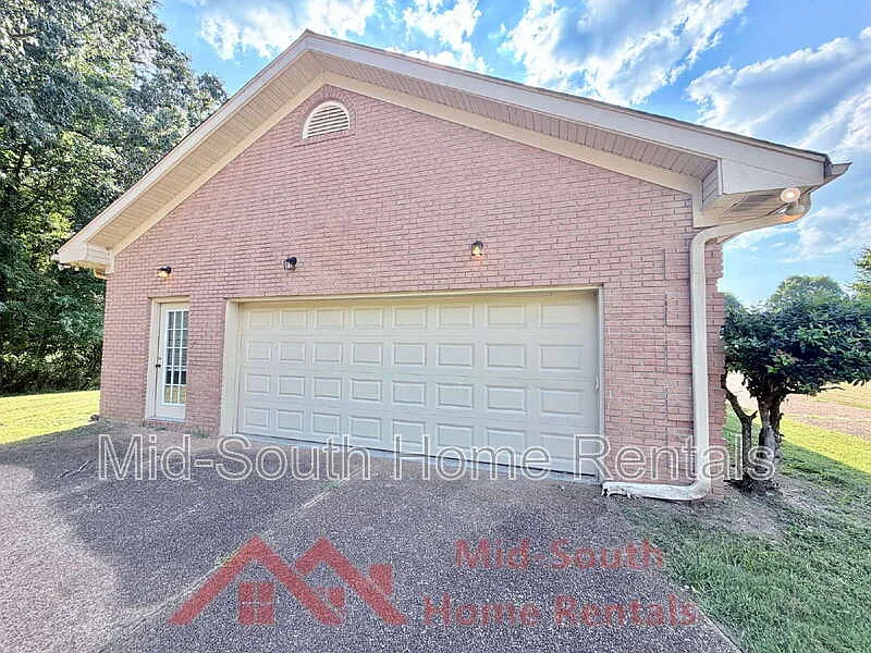 4 bed, 3.5 bath, 3087 sqft, $2,250 — Photo 3