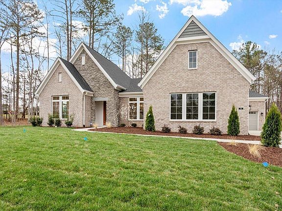 3rd image of 174 Ogden Cir