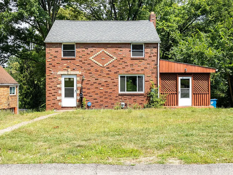 9717 Glendale Rd — Photo 2