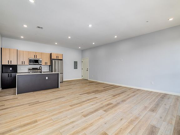 5th image of 1118 E Berks St #206-304-405