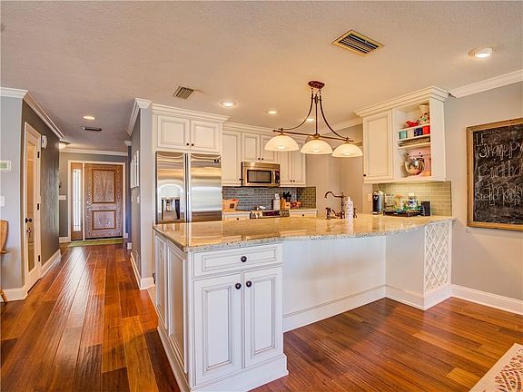3rd image of 6309 Marina Dr