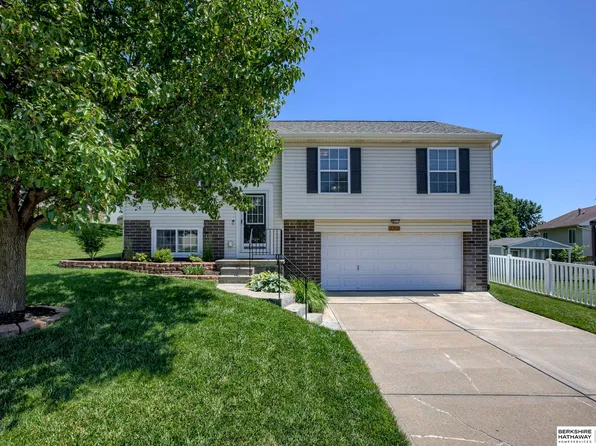 2201 N 166th St, Omaha, NE 68116