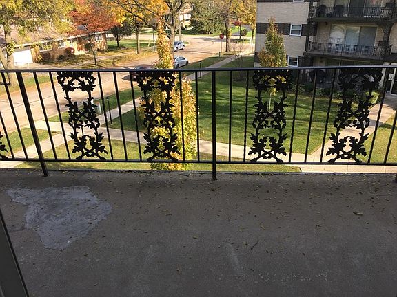 4th image of 901 8th Ave APT 6