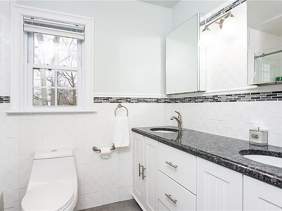 4th image of 5 Thomas Ln