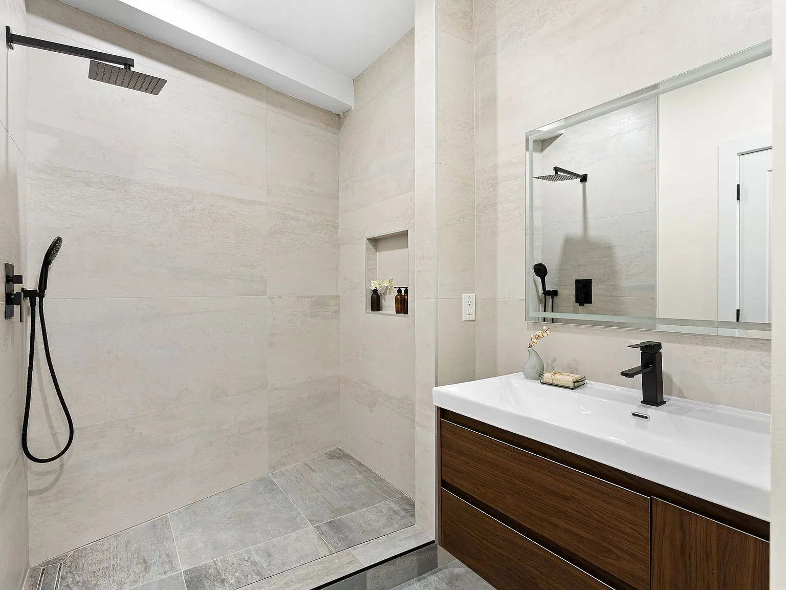 1 bed, 1.5 bath, 750 sqft, $1,450 — Photo 4