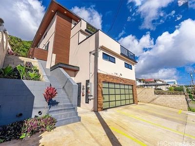 2364 Makanani Dr, Honolulu, HI, 96817