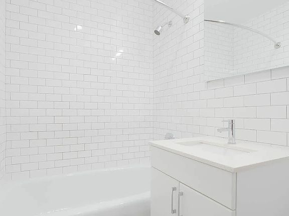 4th image of 600 Washington St APT 417