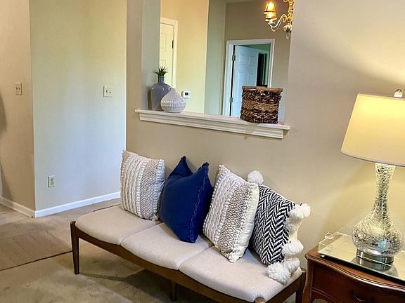 4th image of 1600 Long Grove Dr Unit 1022
