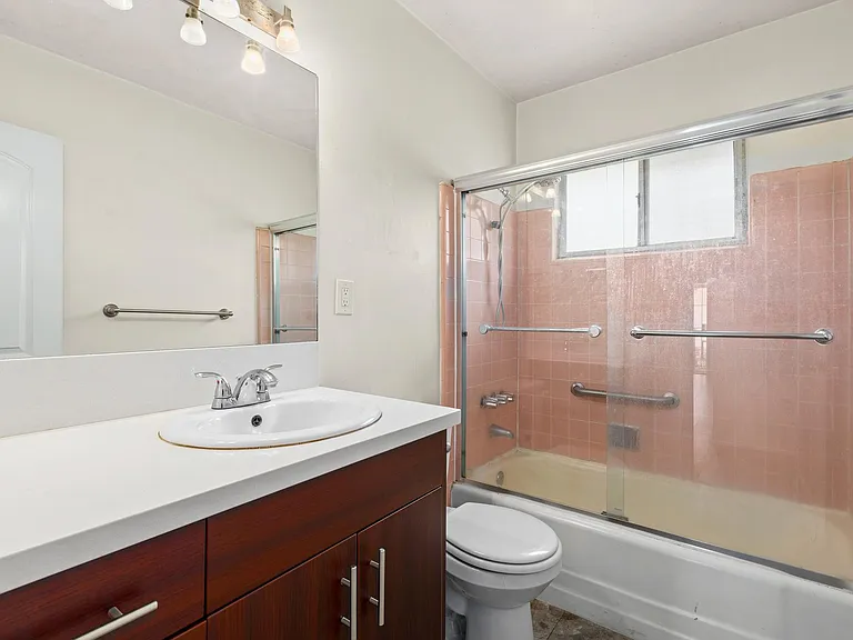 1544 N Fuller Ave #7 — Photo 6