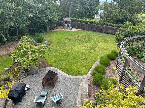 3rd image of 1843 NE Virginia Ct