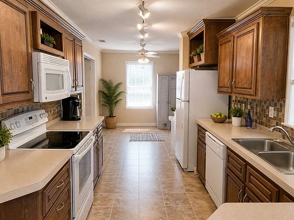 3rd image of 66134 Thames Rd #134