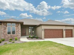 9441 Pinnacle St, Lenexa, KS 66220