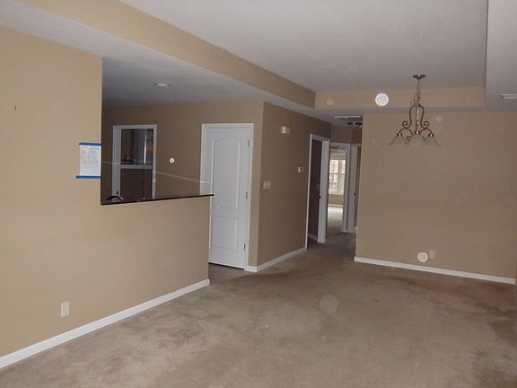 2nd image of 3344 Manhattan Blvd