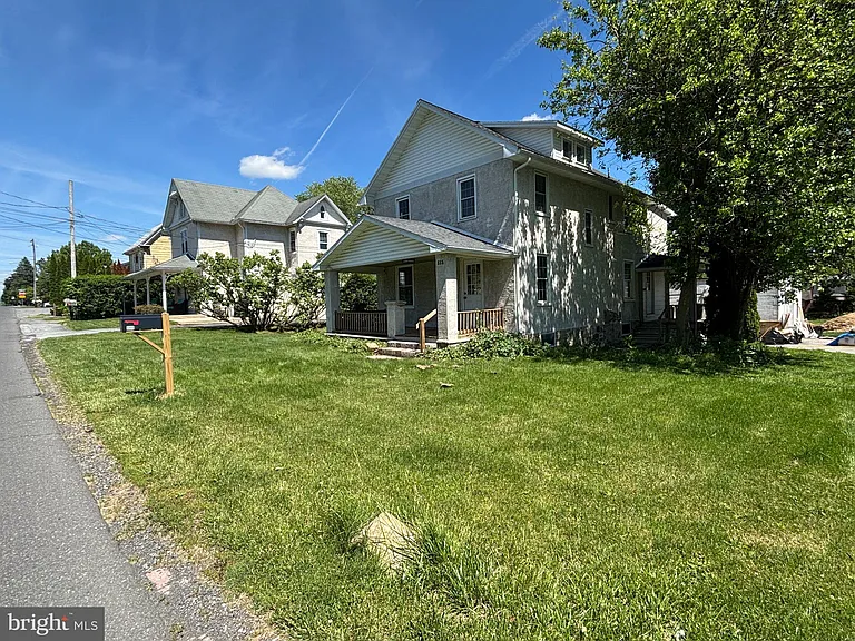 888 Walnut St — Photo 2