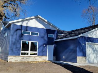 921 Elm St, Kindred, ND 58051