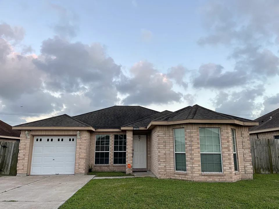 7582 Cedar Ave