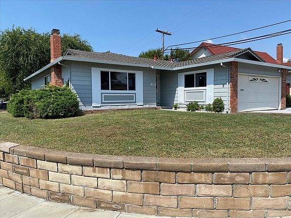 2nd image of 1405 Yosemite Dr