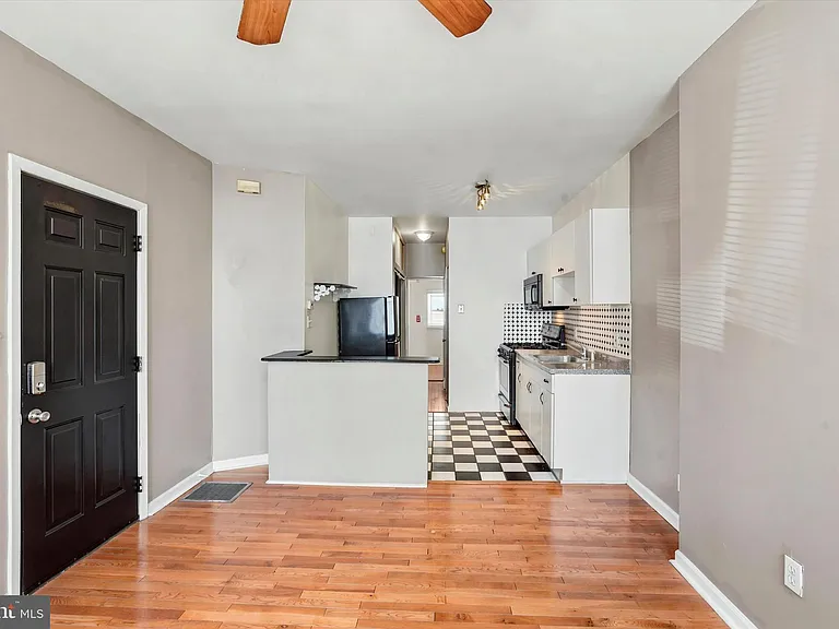1818 Catharine St #1F — Photo 6