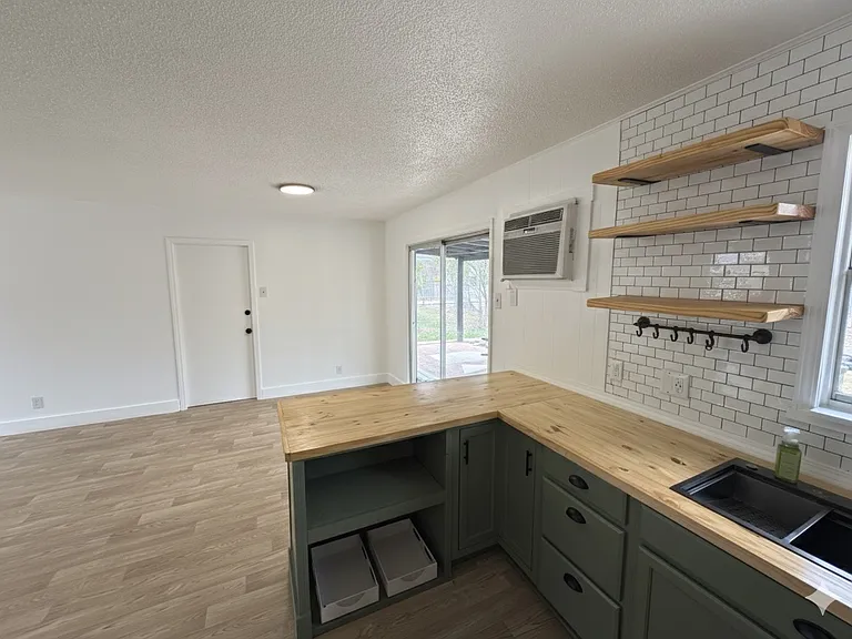4211 Tropical Dr — Photo 11