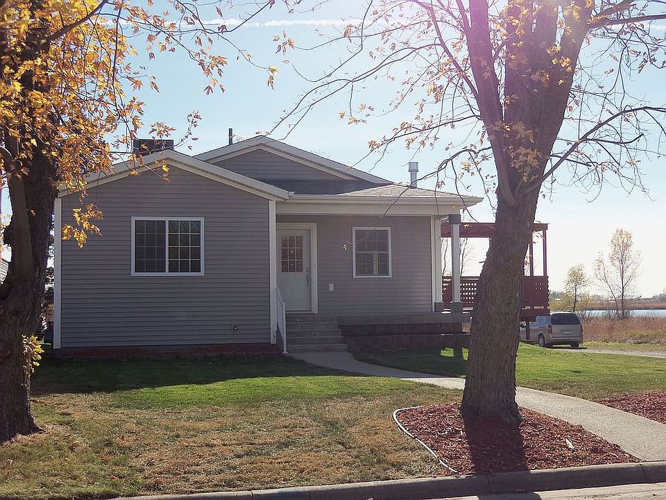 1st image of 615 W 8th St