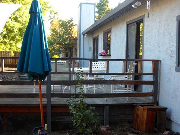 Huge deck, spacious backyard