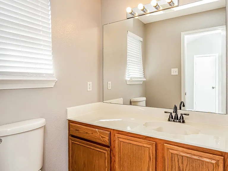 2504 Castle Ridge Dr — Photo 11