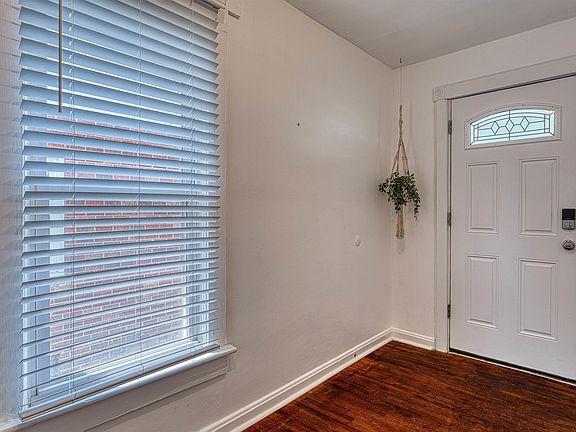 4th image of 203 Van Dusen Ave