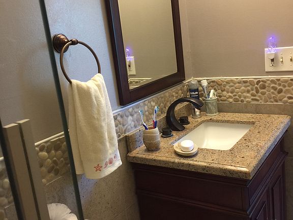 Master bathroom1