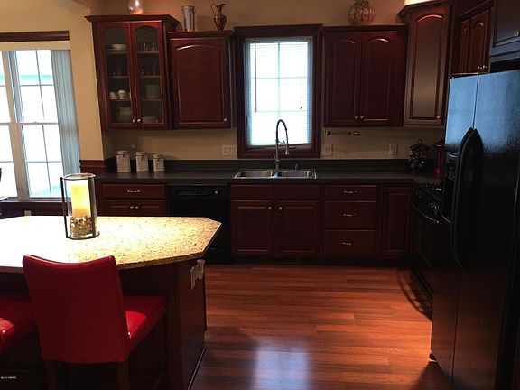 5th image of 7561 Hometown Ct SE