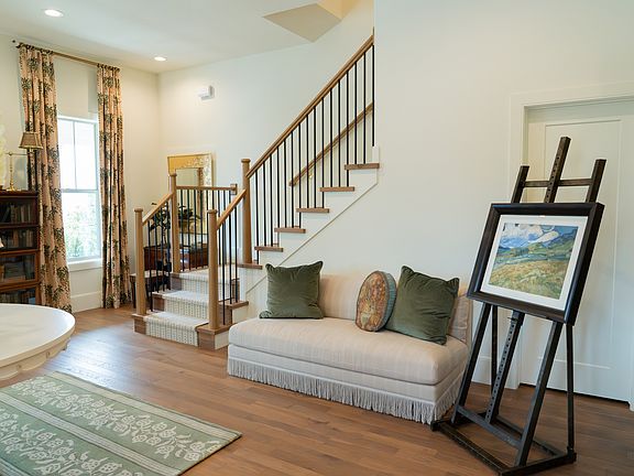 3rd image of 448 E Capitol View Ln