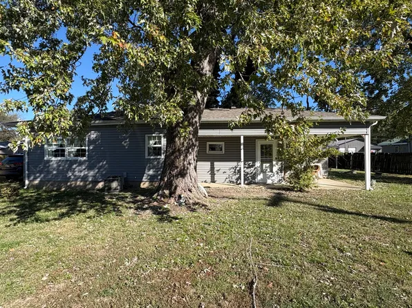 103 N Elm St, Cambria, IL 62915