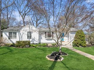 17 Columbus St, East Patchogue, NY 11772