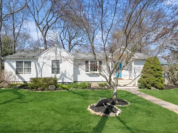 17 Columbus Street, East Patchogue, NY 11772